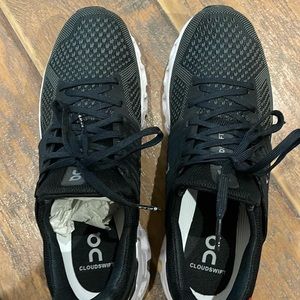 ON Cloudswift- Size 10